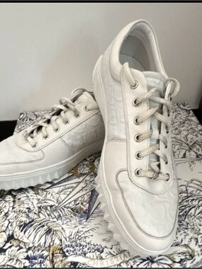 Salvatore Ferragamo White Lace Up Low Top Sneakers LN 11 Men's Athletic Shoes